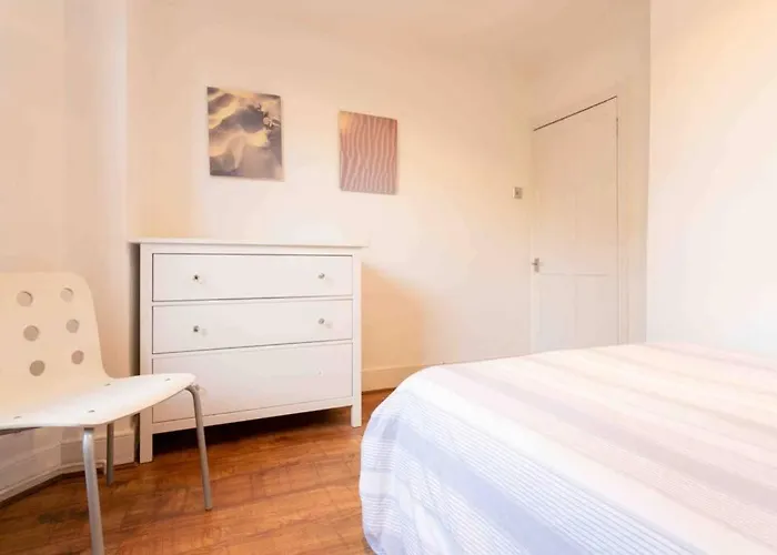 Best Hotels in Finchley, London