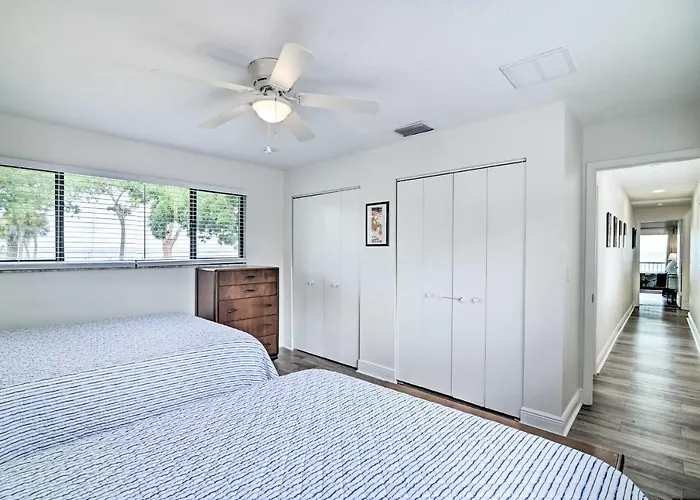 Top Hotels Near Holiday, Florida