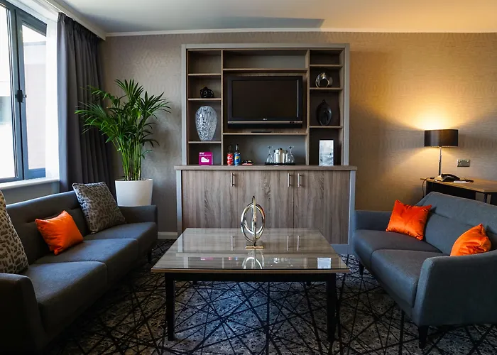 Premier Hotels Near Liverpool Airport with Parking