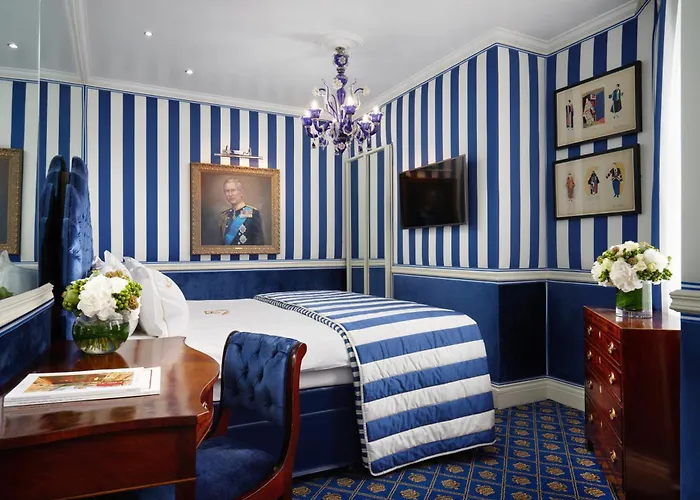 Best Hotels Near Buckingham Palace London