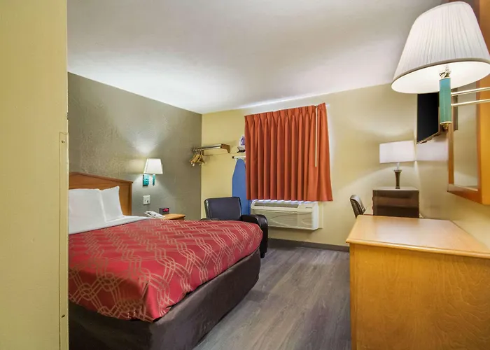 Top Courtyard Hotels in Lansing for Memorable Stays