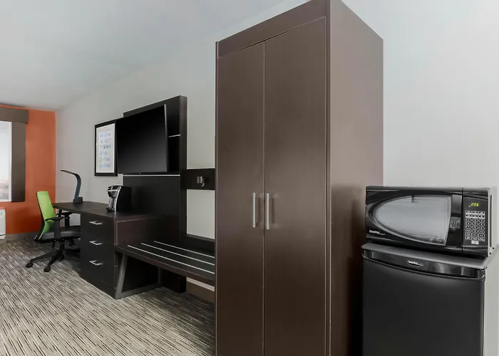 Top Hotels Near Vibrant Rosemont, Illinois