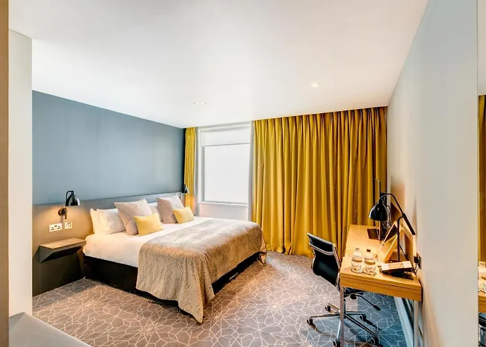 Finest Hotels Near Bath's Enchanting Christmas Market