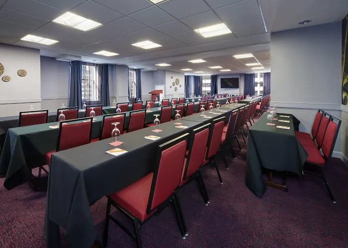 Best Hotels Near Nashville's Iconic Broadway