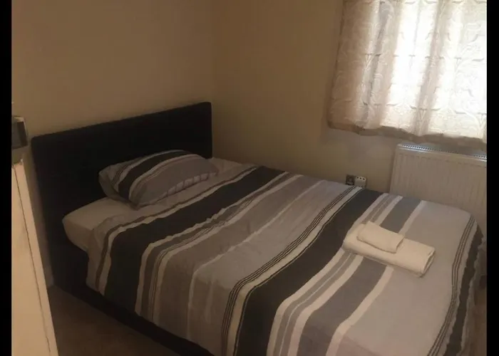 Top Hotels in Feltham