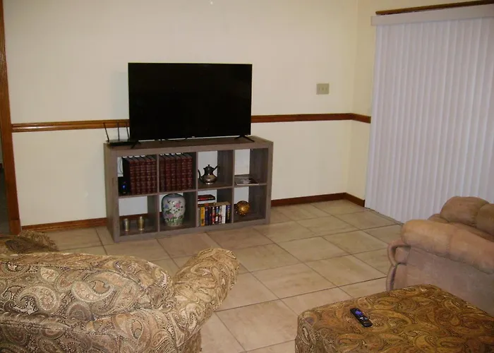 Top Hotels Offering Free Shuttle to Long Beach Cruise Port