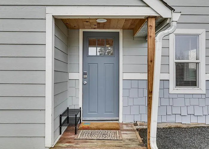 Best Hotels Near Happy Valley Oregon