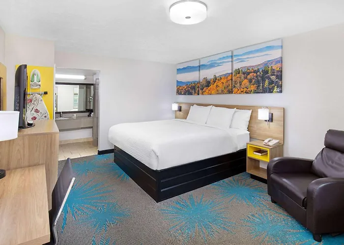 Immerse in Savannah's Charm at Top Hotels