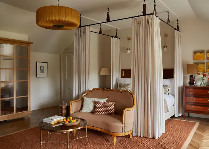 Top Hotels Close to Harrow