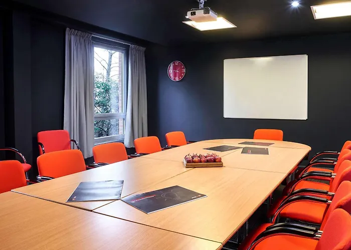 Top Hotels Near LC2 Swansea