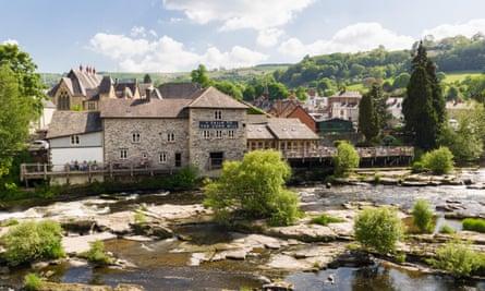 Drink in the views: the UK’s 20 best waterside pubs 