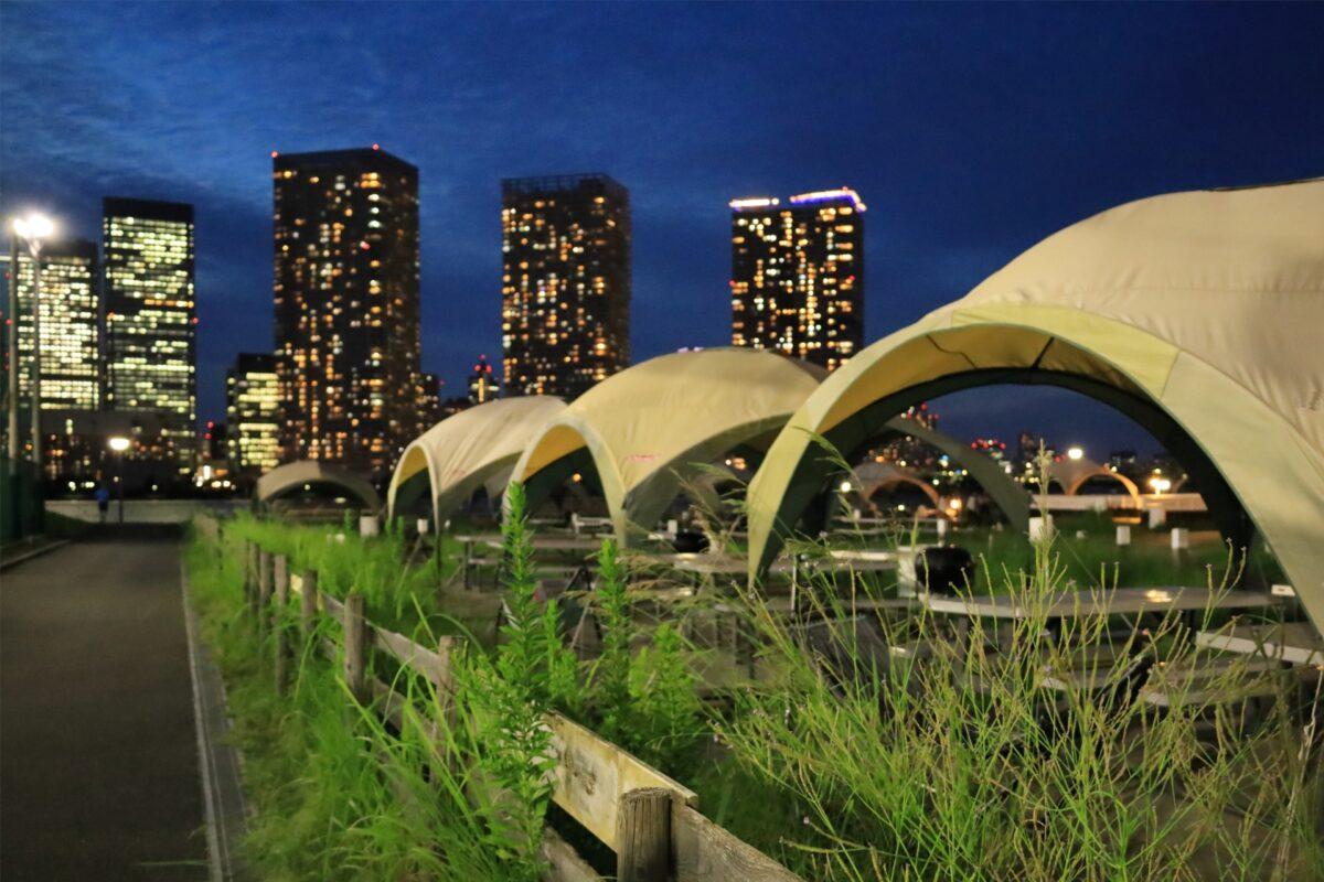 Tentes barbecue la nuit